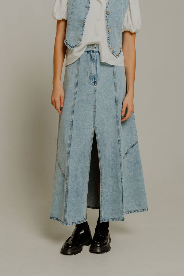 Revolution Slit Skirt (Light Wash)