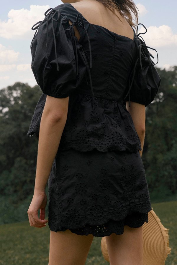 Vellure Scallop Skorts (Black)