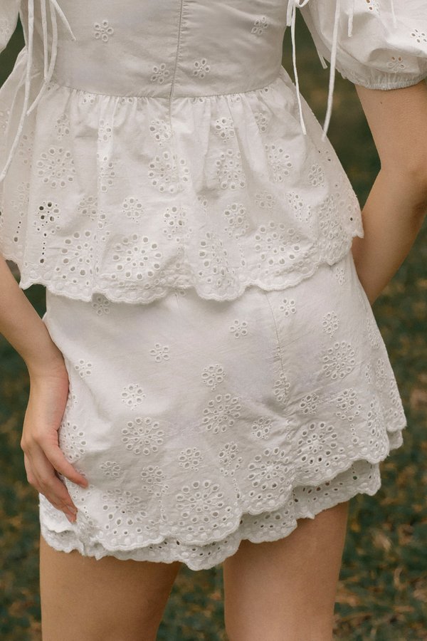 Vellure Scallop Skorts (White)