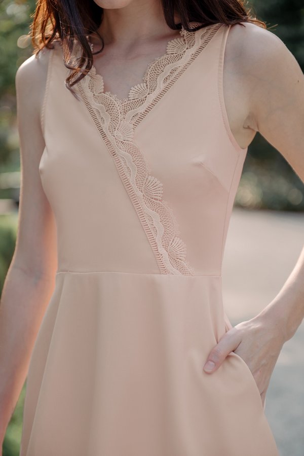 Ahead Of The Curve Dress (Peach Pink)